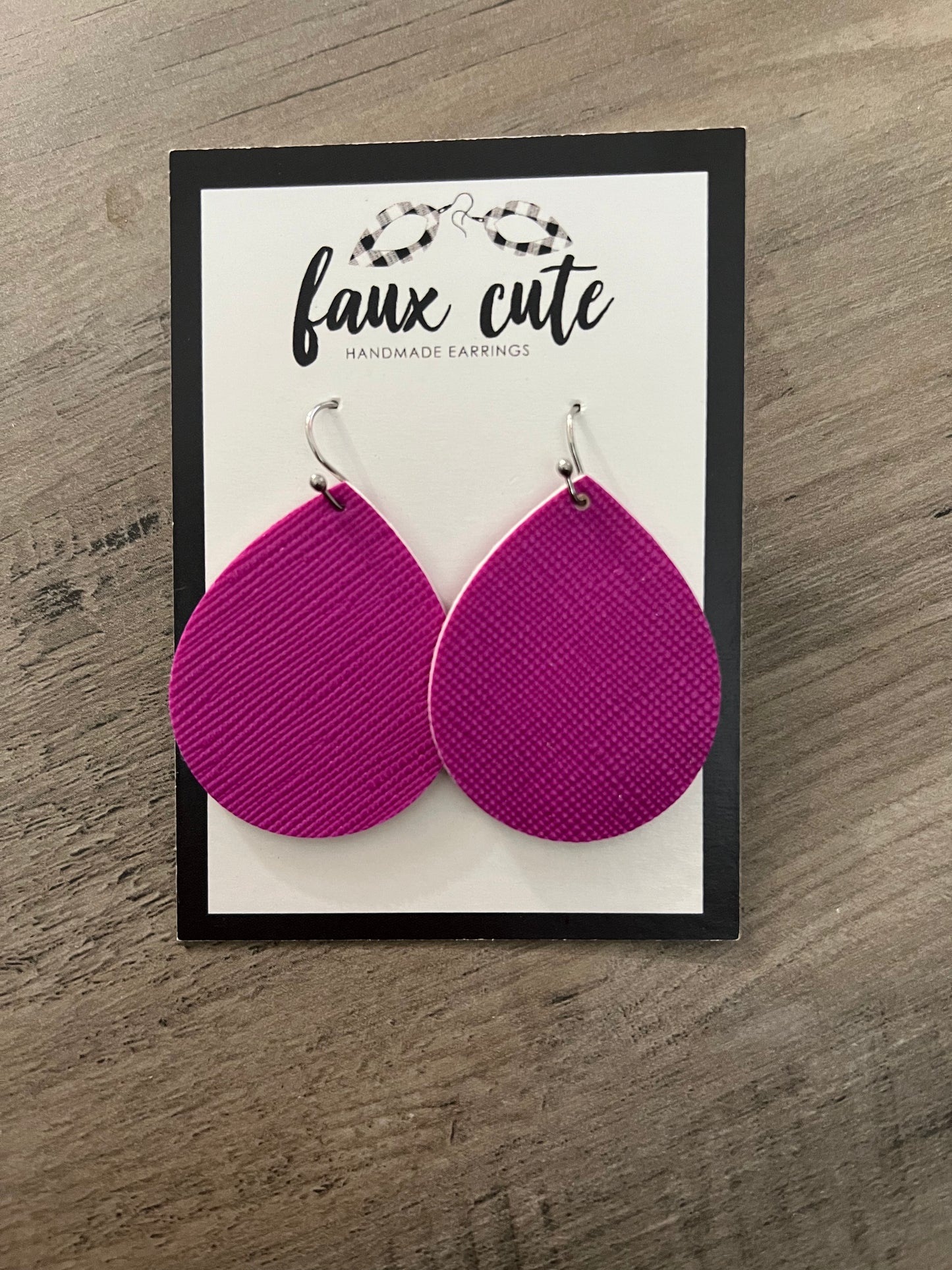 Magenta teardrop earrings