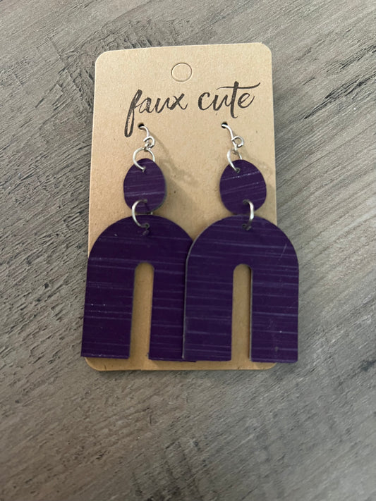 Plum horseshoe earrings